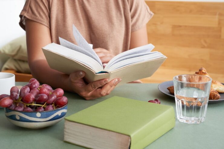 women read book